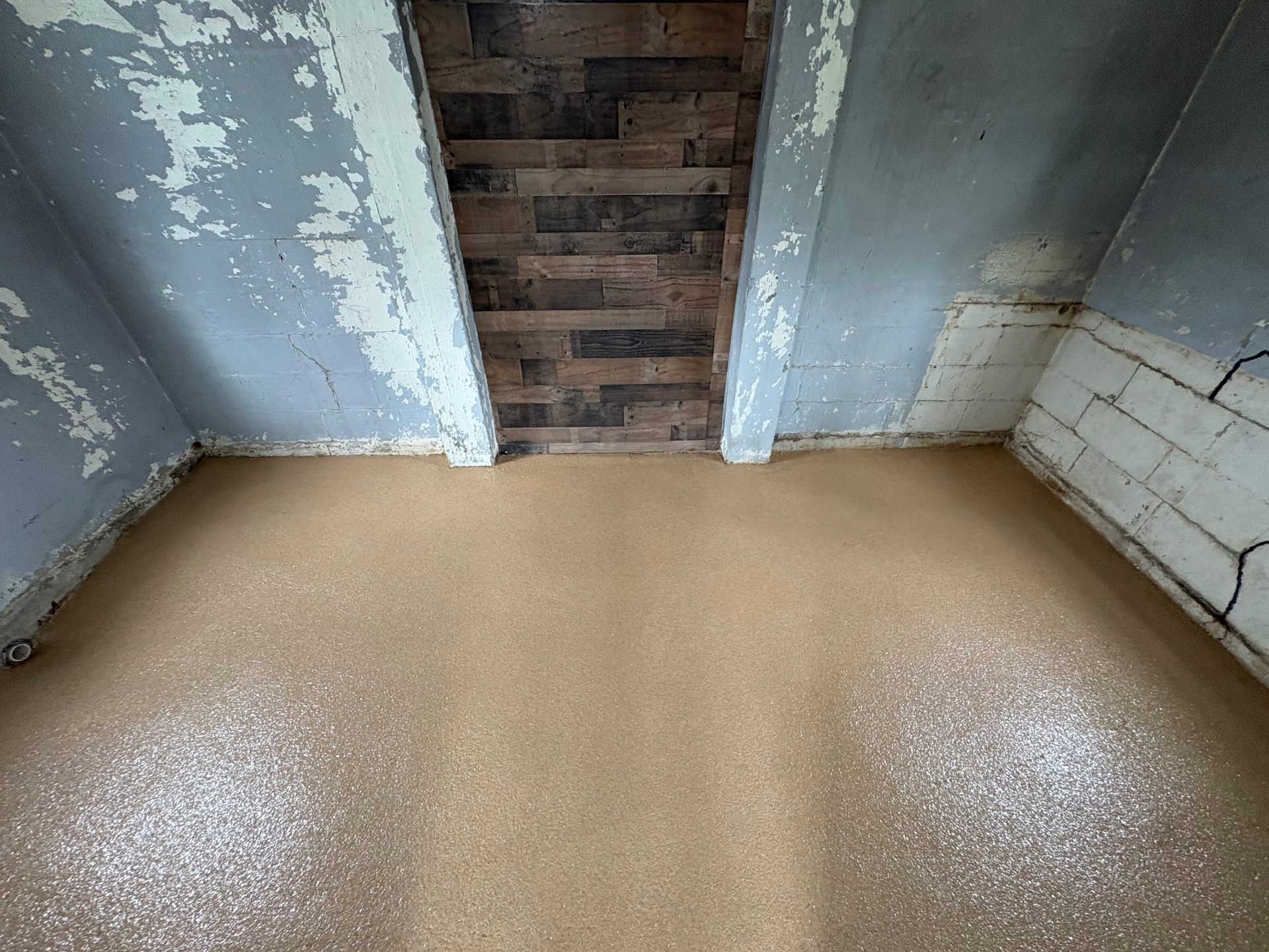 Tan textured epoxy floor coating inside a hunting blind